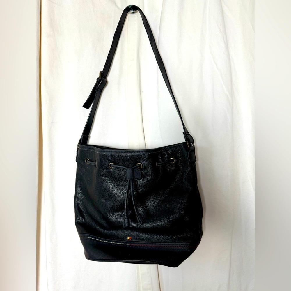 Tommy Hilfiger Black Bucket Bag Adjustable Strap, Interior Pockets, Gathered Top